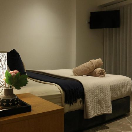 Broadbeach Stunner Modern And Central Gold Coast Bagian luar foto