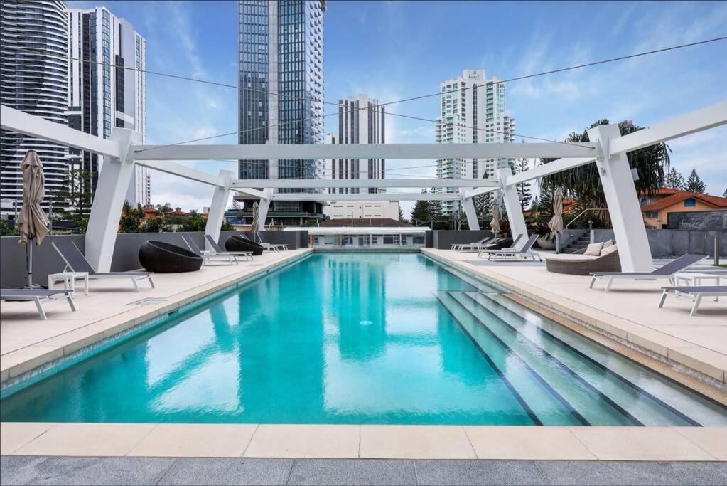Broadbeach Stunner Modern And Central Gold Coast Bagian luar foto