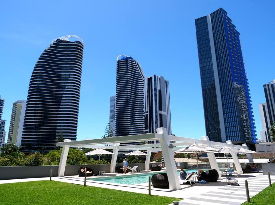 Broadbeach Stunner Modern And Central Gold Coast Bagian luar foto