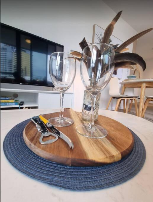 Broadbeach Stunner Modern And Central Gold Coast Bagian luar foto