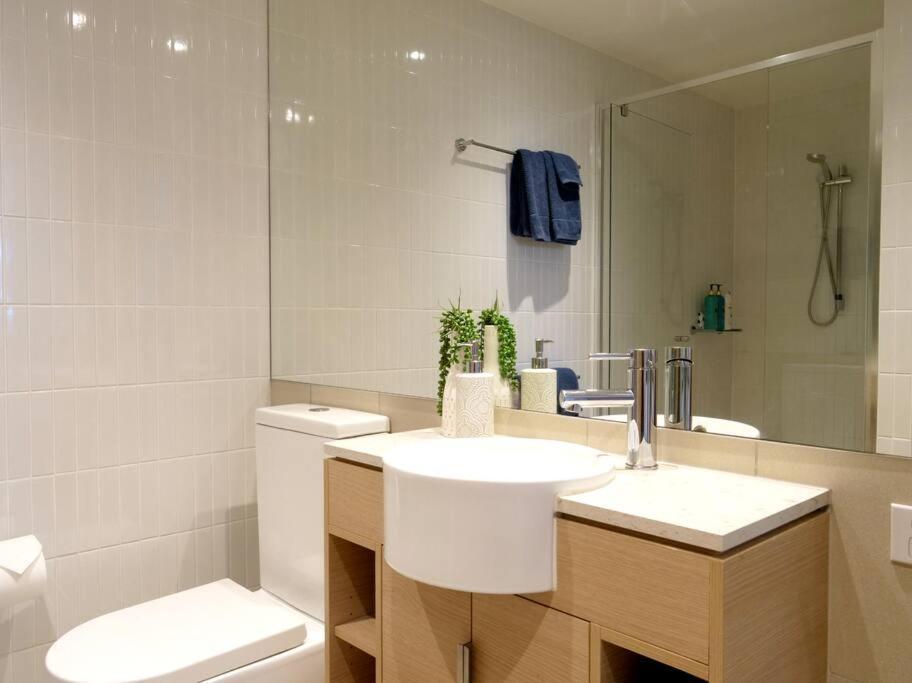 Broadbeach Stunner Modern And Central Gold Coast Bagian luar foto