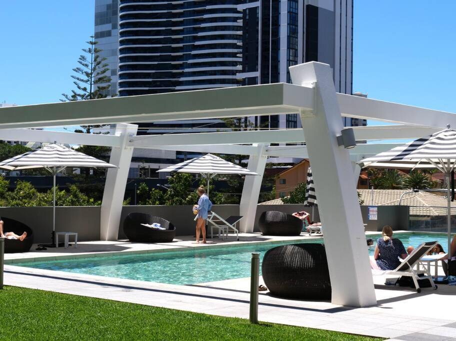 Broadbeach Stunner Modern And Central Gold Coast Bagian luar foto