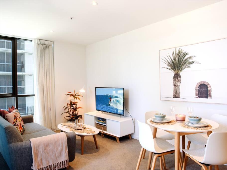 Broadbeach Stunner Modern And Central Gold Coast Bagian luar foto