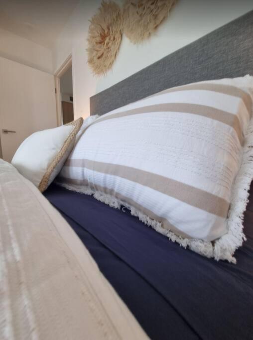 Broadbeach Stunner Modern And Central Gold Coast Bagian luar foto