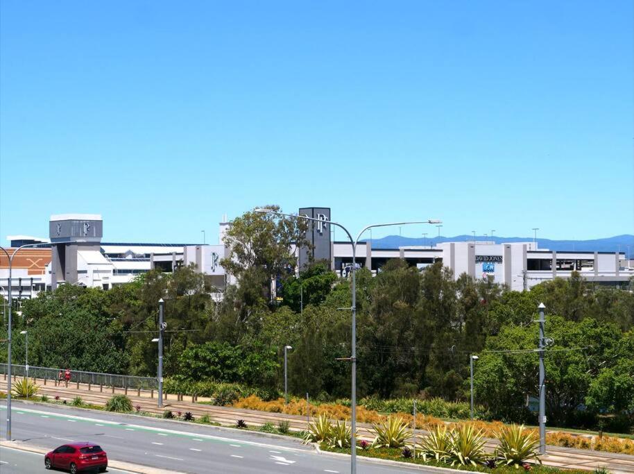 Broadbeach Stunner Modern And Central Gold Coast Bagian luar foto