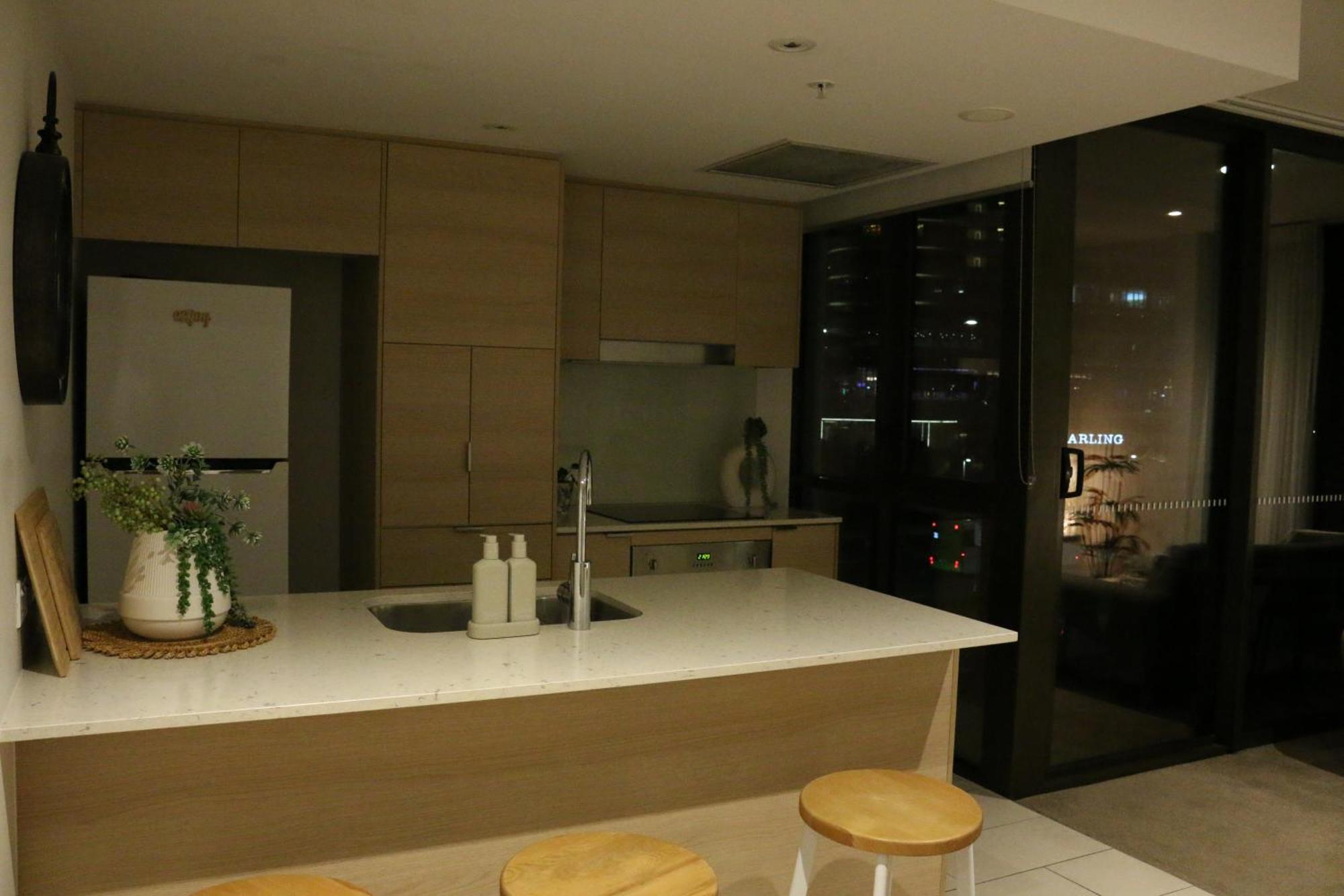 Broadbeach Stunner Modern And Central Gold Coast Bagian luar foto
