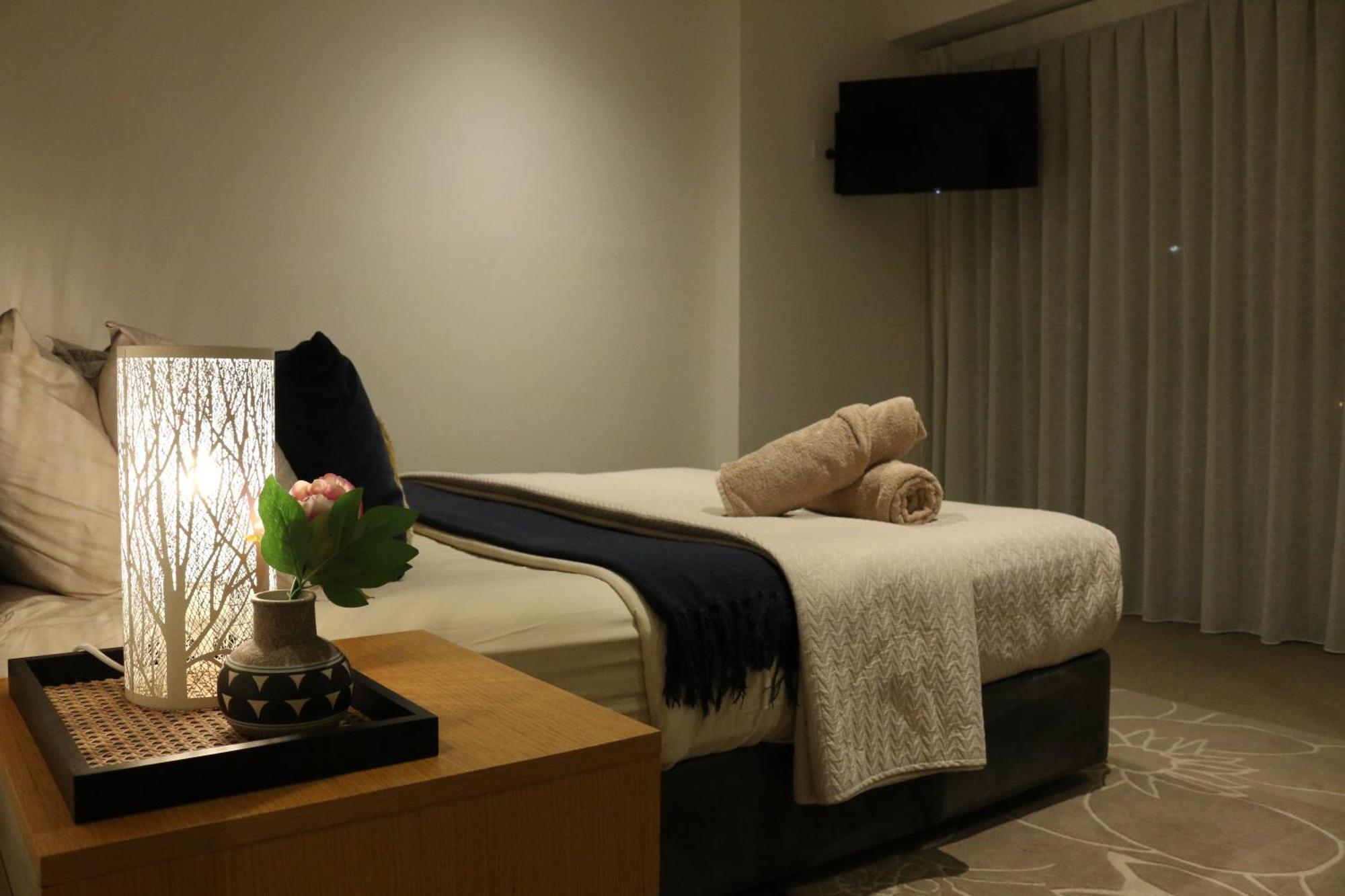 Broadbeach Stunner Modern And Central Gold Coast Bagian luar foto